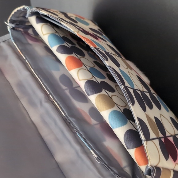 JJ Cole Collections Portable/Wipeable Diapers And Wipes Pod With Change Pad . - Picture 11 of 13